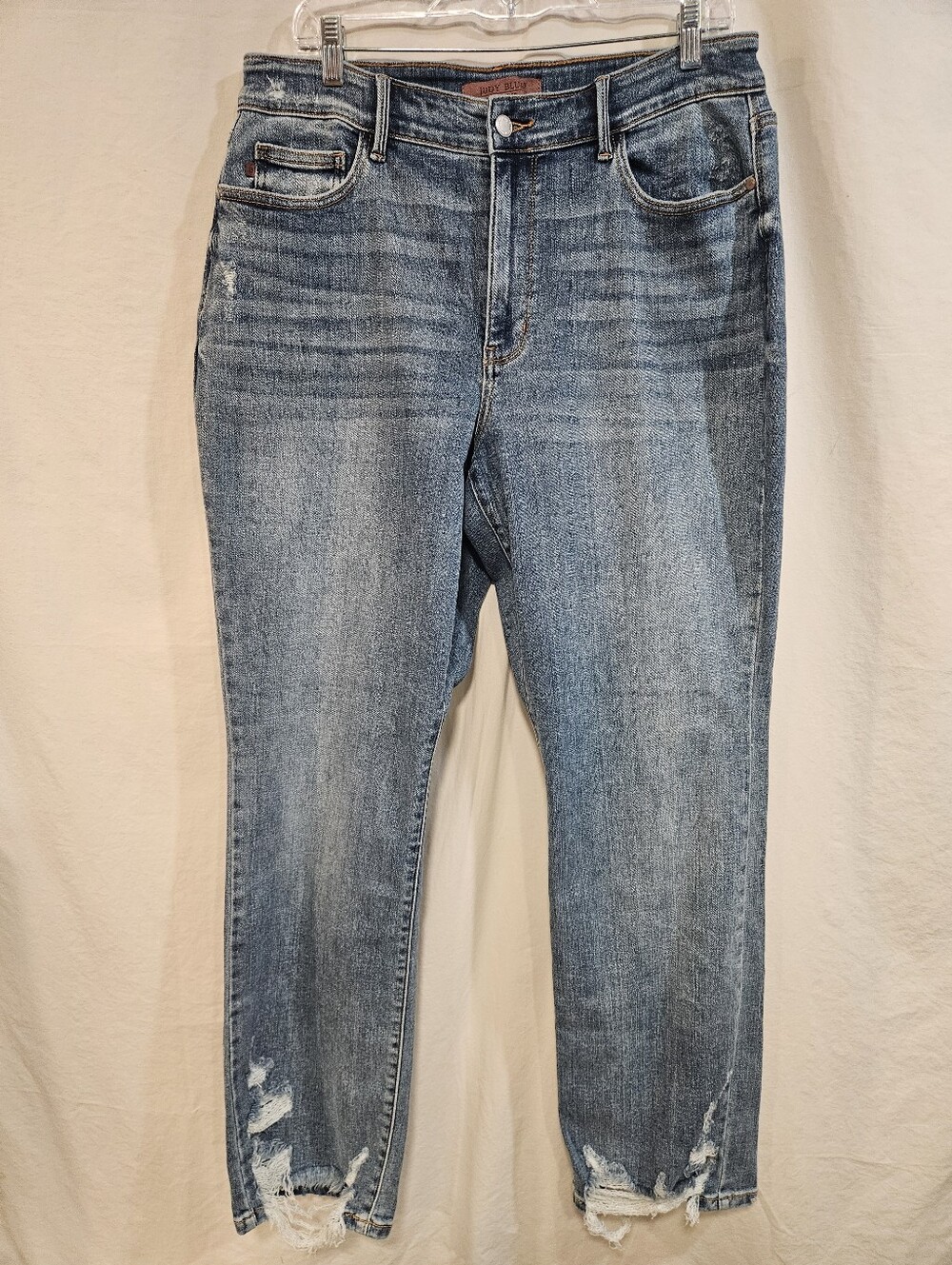 💙 Judy Blue Light Blue Distressed Ankle Jeans